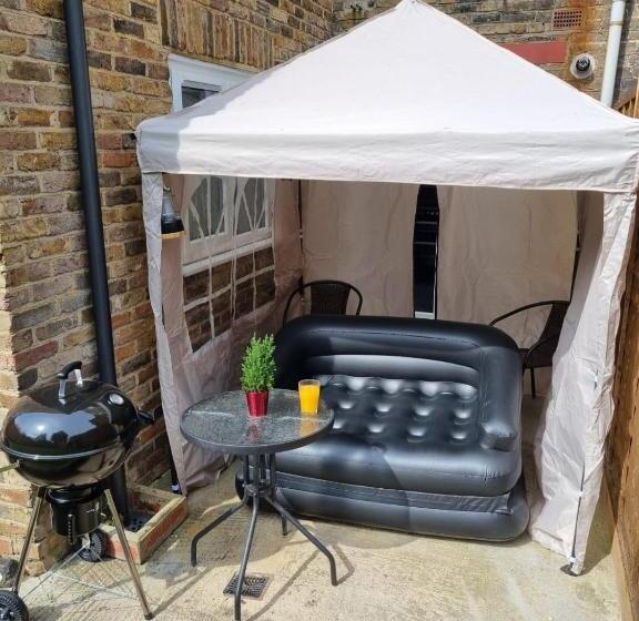 ガーデンビュースタンダードルーム, Beautiful Double Room In Acton, West London