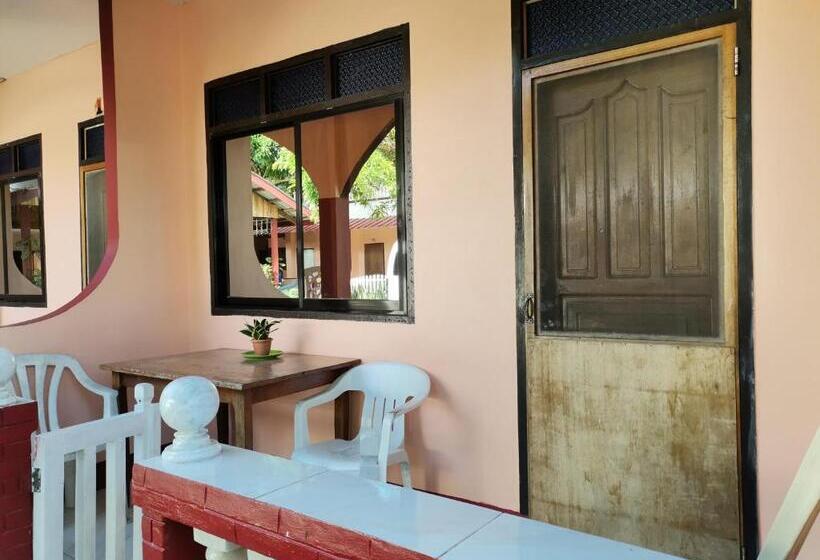 اتاق ساده سه نفره, Jbr Tourist Inn   Port Barton