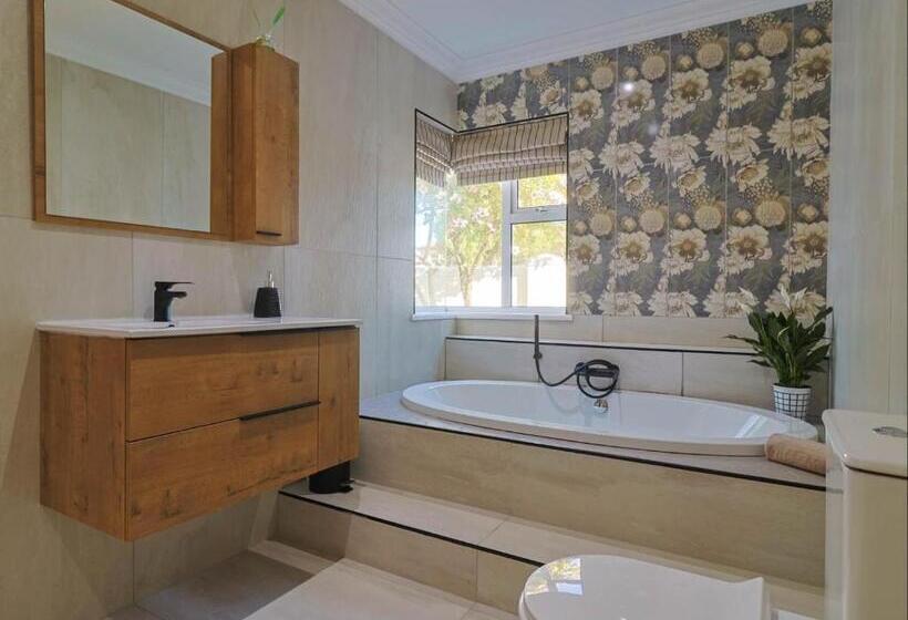 غرفة كلاسيكية سرير كينج, Joie De Vivre   22 Rocklands