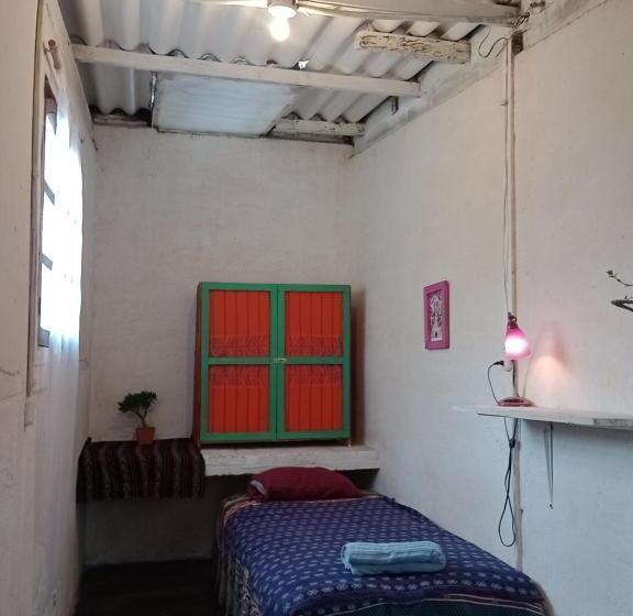 اتاق استاندارد با سرویس بهداشتی مشترک, La Guarida Del Caudillo