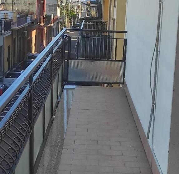 غرفة ديلوكس, Radici