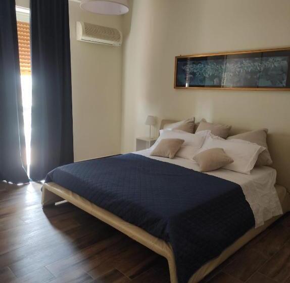 غرفة قياسية مزوَّدة بشُرفة, Radici