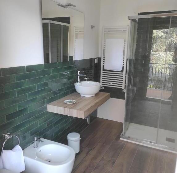 غرفة قياسية مزوَّدة بشُرفة, Radici