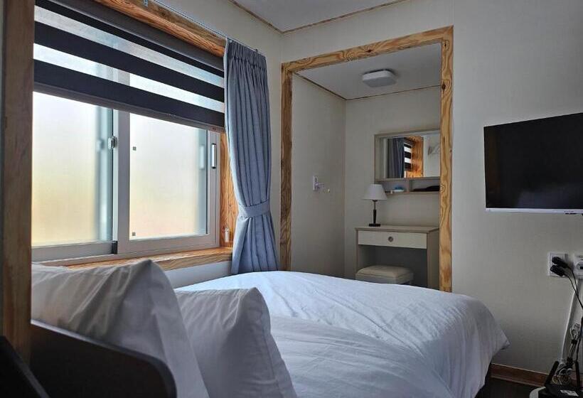 غرفة قياسية, Young House