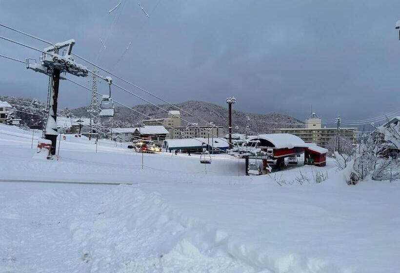 غرفة عائلية مطلّة علي الجبل, ロマンスホテル（romance Hotel）