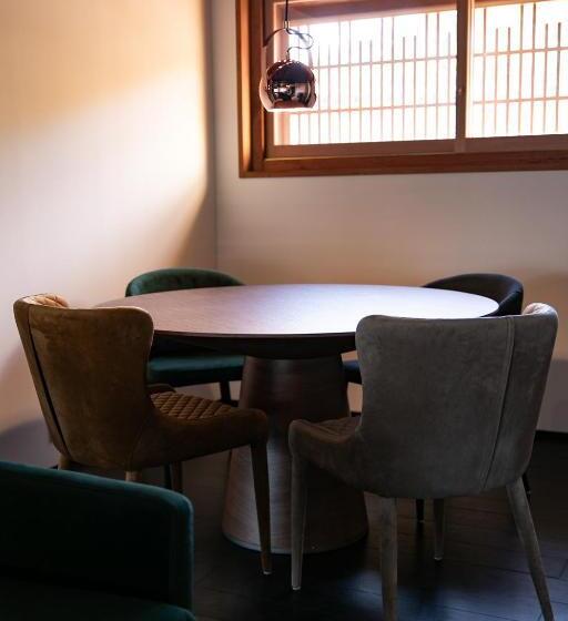 غرفة ديلوكس رباعية, オーベルジュ キャトル セゾン 宗像