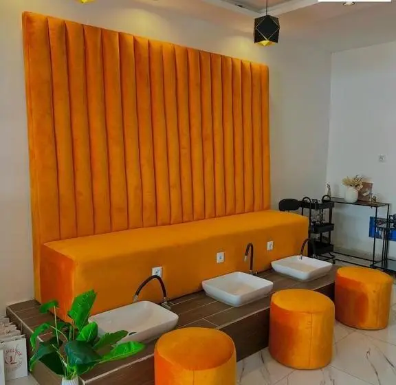 استودیوی استاندارد, Apartment Paris