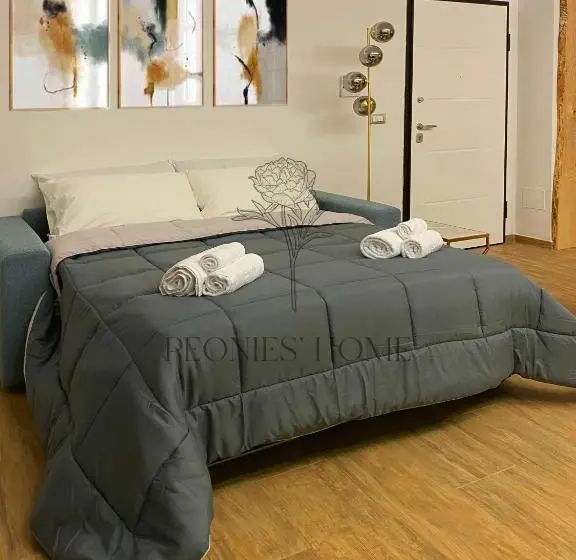 Perhehuone, Peonies  Home