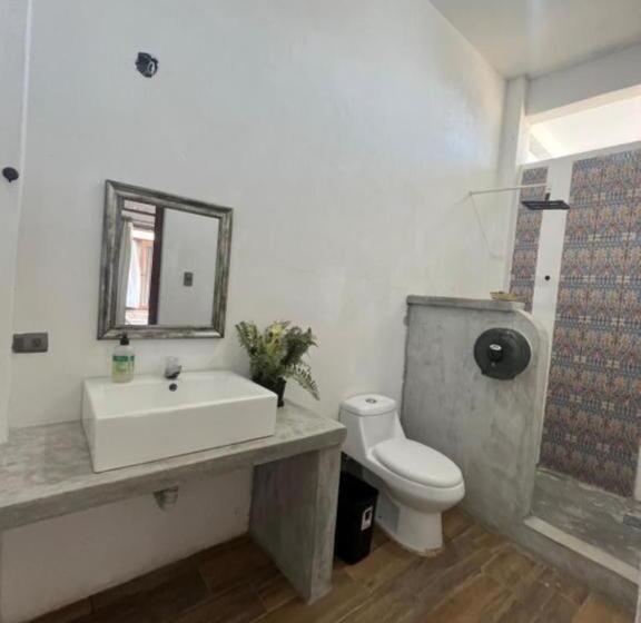 اتاق استاندارد سه نفره, Mayan Surf