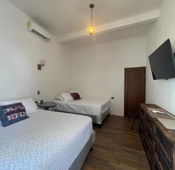 اتاق استاندارد چهار تخته, Mayan Surf