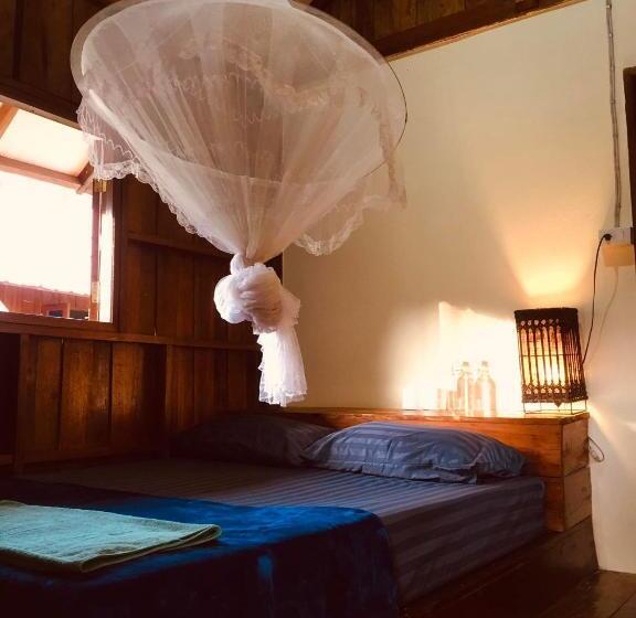 스탠다드 방갈로, Seree Bungalows