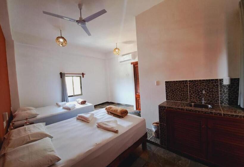 غرفه قياسيه سريرين مزدوجين, Yaan Chaca