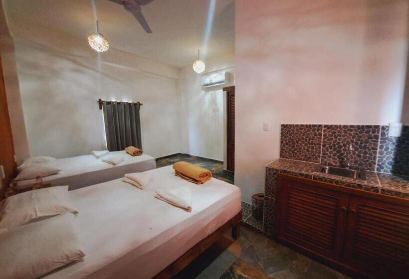 غرفه قياسيه سريرين مزدوجين, Yaan Chaca