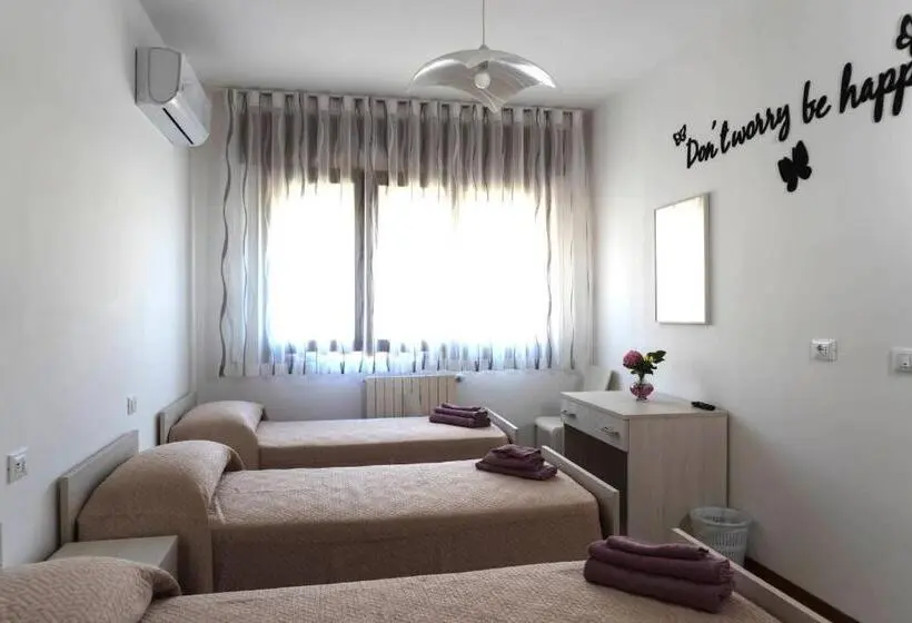 اتاق استاندارد سه نفره, Bnb Martin