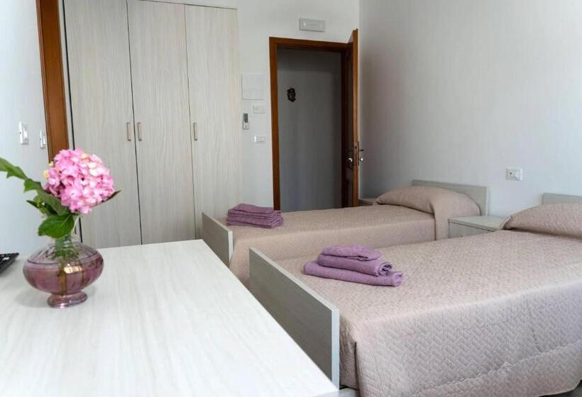 标准三人间, Bnb Martin