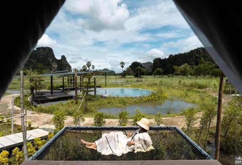 Pokój Rodzinny Widok Góry, A Moment Of Love...by Red Z @บ้านมุง เนินมะปราง