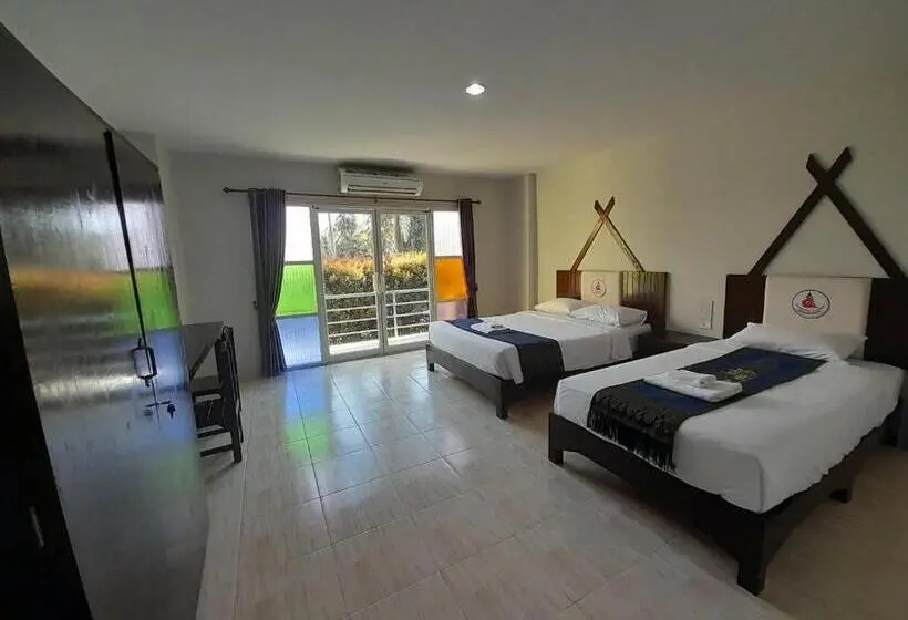Superior Kolmen Hengen Huone, Saensukkho Green Hotel & Resort