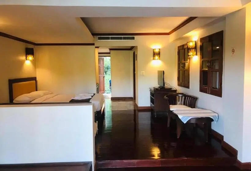 Deluxe-villa 1 Makuuhuone, Saensukkho Green Hotel & Resort