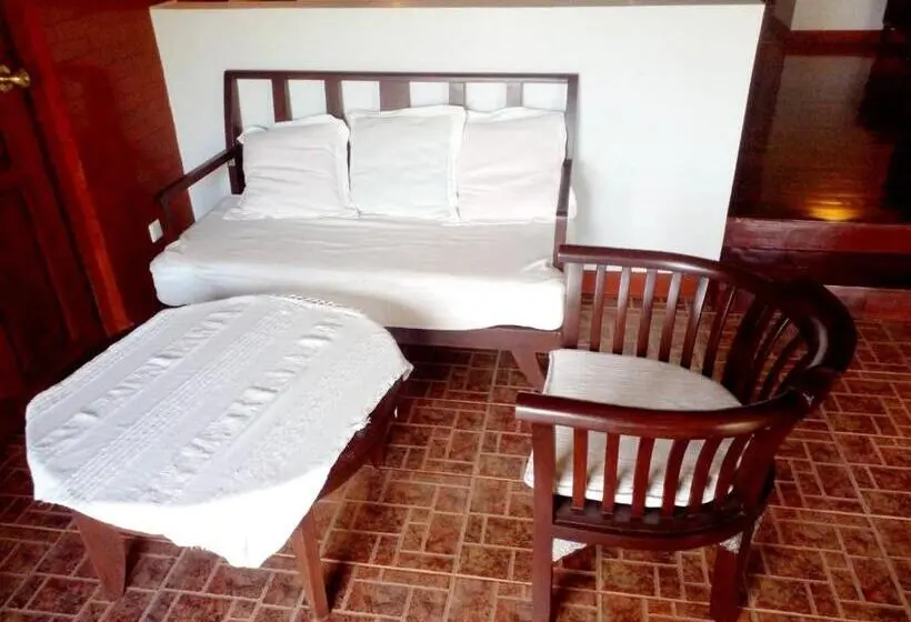 Deluxe Kolmen Hengen Huone, Saensukkho Green Hotel & Resort