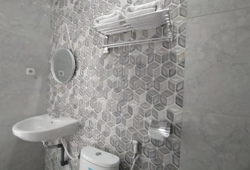 Standard-huone, Urbanview Hotel Nimara Ngawi By Reddoorz