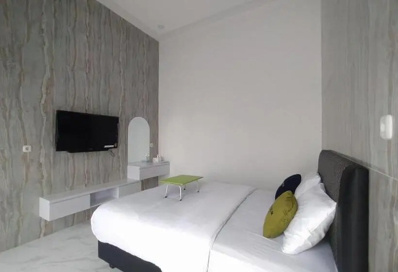 Standard-huone, Urbanview Hotel Nimara Ngawi By Reddoorz