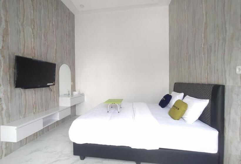 Номер Стандарт, Urbanview Hotel Nimara Ngawi By Reddoorz