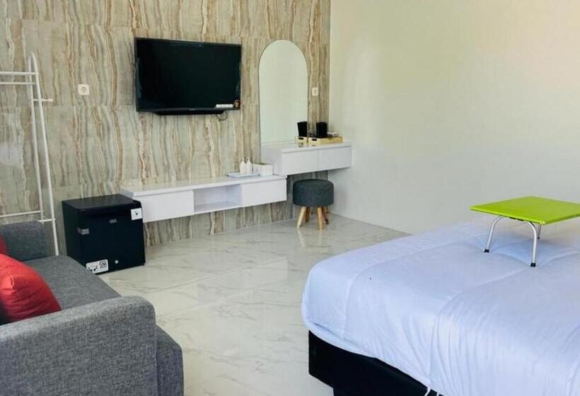 Habitació Deluxe, Urbanview Hotel Nimara Ngawi By Reddoorz