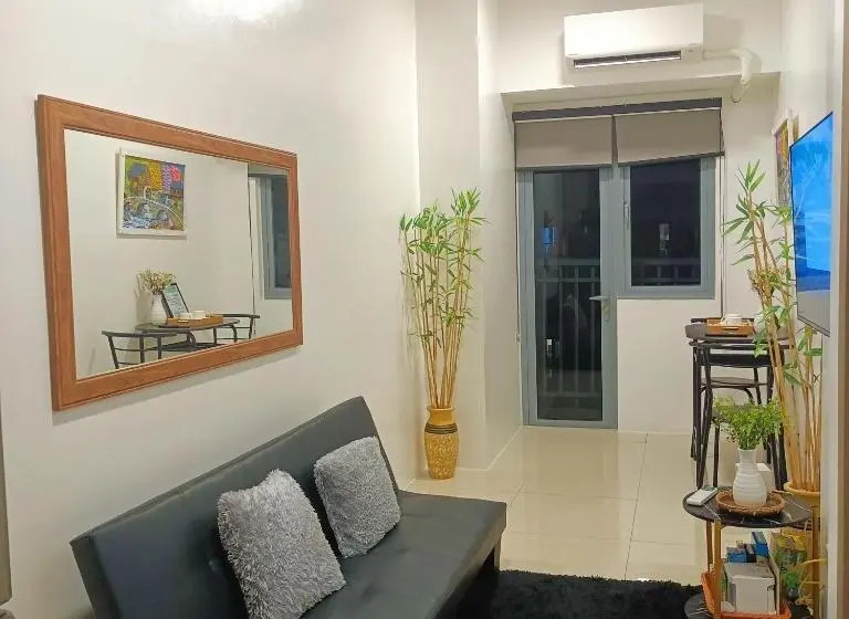 Standard Neljän Hengen Huone Parveke, 1br Condotel With Balcony At Edsa