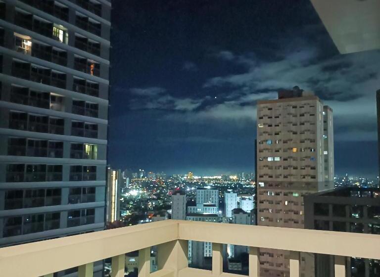 اتاق استاندارد چهارنفره با بالکن, 1br Condotel With Balcony At Edsa