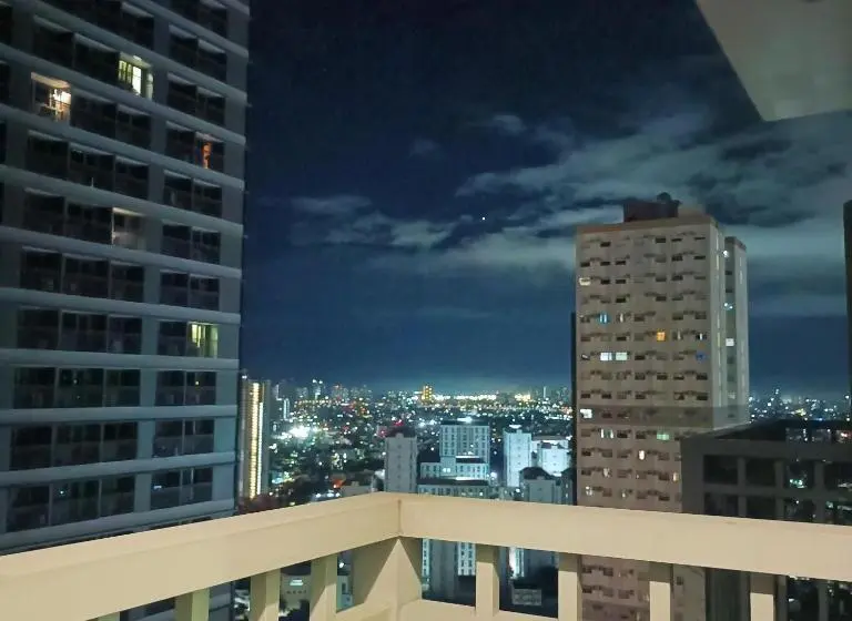 Standard Neljän Hengen Huone Parveke, 1br Condotel With Balcony At Edsa