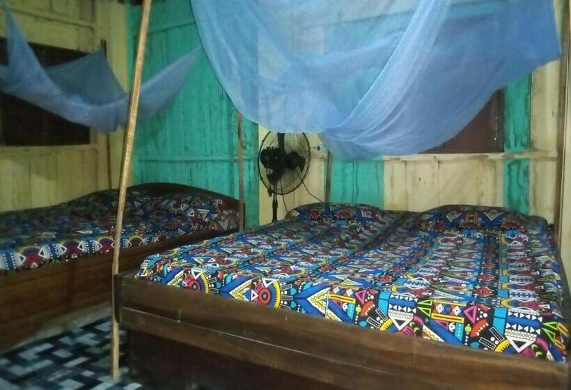 اتاق استاندارد چهارنفره با چشم‌انداز باغ, Auberge Chez M