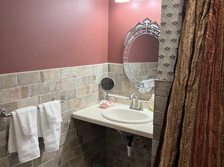 غرفة ديلوكس, Century Elms Bed And Breakfast