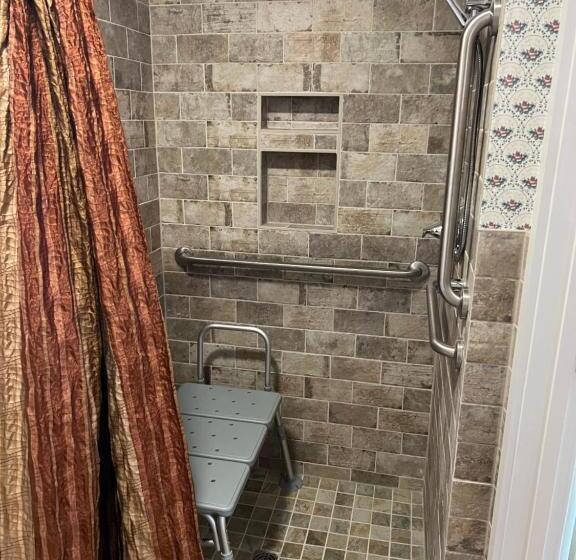 غرفة قياسية لذوى الاحتياجات الخاصة, Century Elms Bed And Breakfast