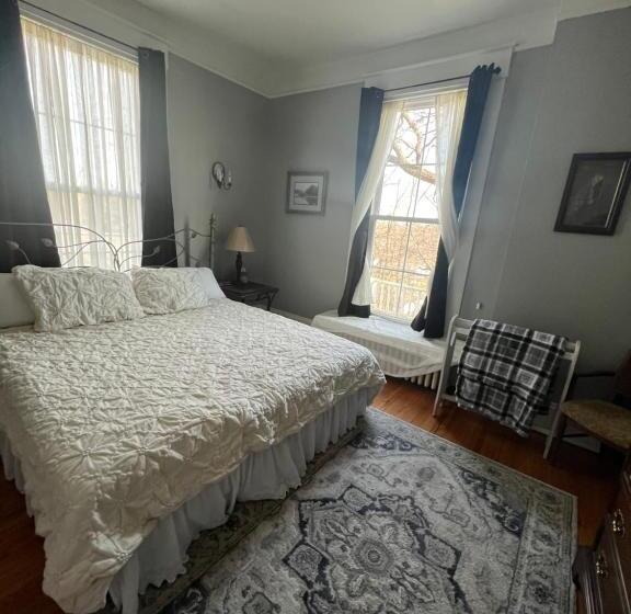 غرفة ديلوكس سرير كينج, Century Elms Bed And Breakfast