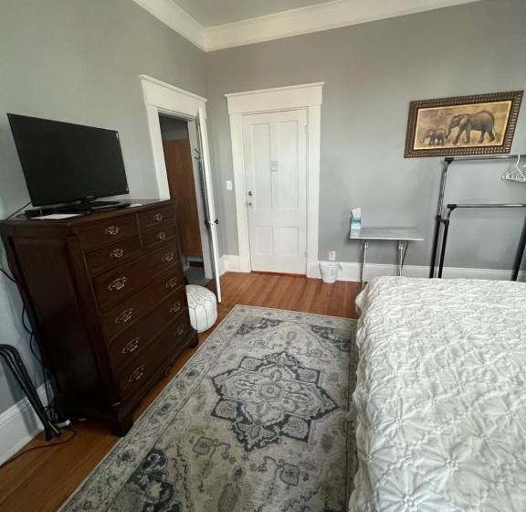 غرفة ديلوكس سرير كينج, Century Elms Bed And Breakfast