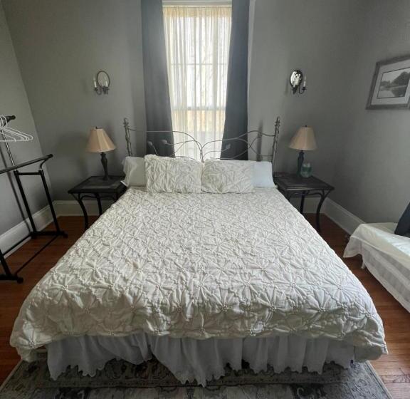 Номер Deluxe Кровать Кинг, Century Elms Bed And Breakfast