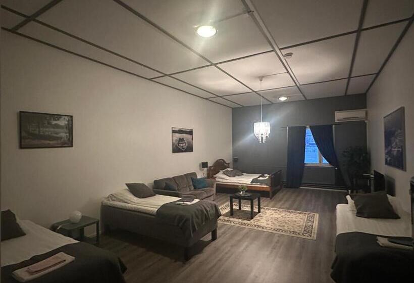 חדר משפחתי דלוקס, Li Keskipiste