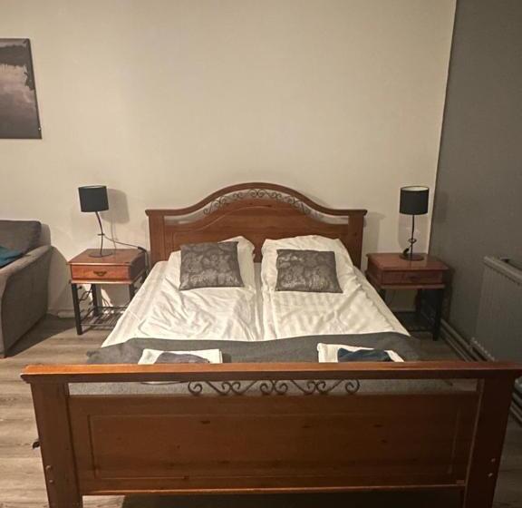 חדר משפחתי דלוקס, Li Keskipiste