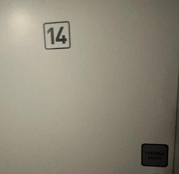 חדר משפחתי דלוקס, Li Keskipiste