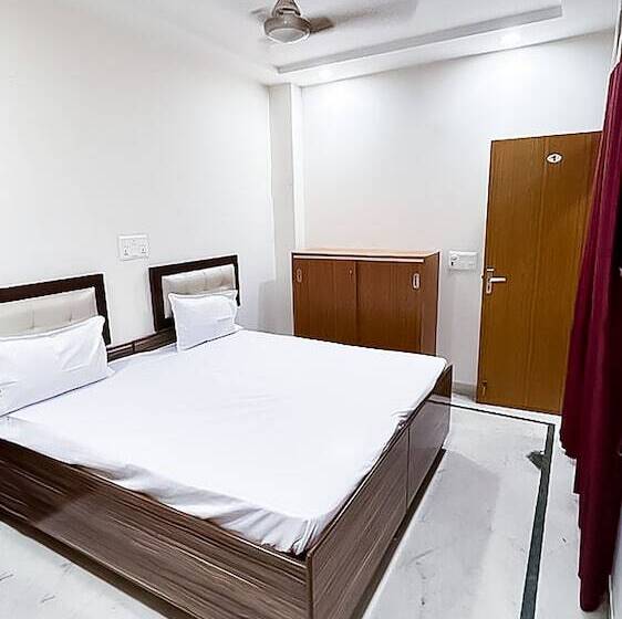 غرفة ديلوكس, Roomshala 140 Hotel 24&7 Malviya Nagar