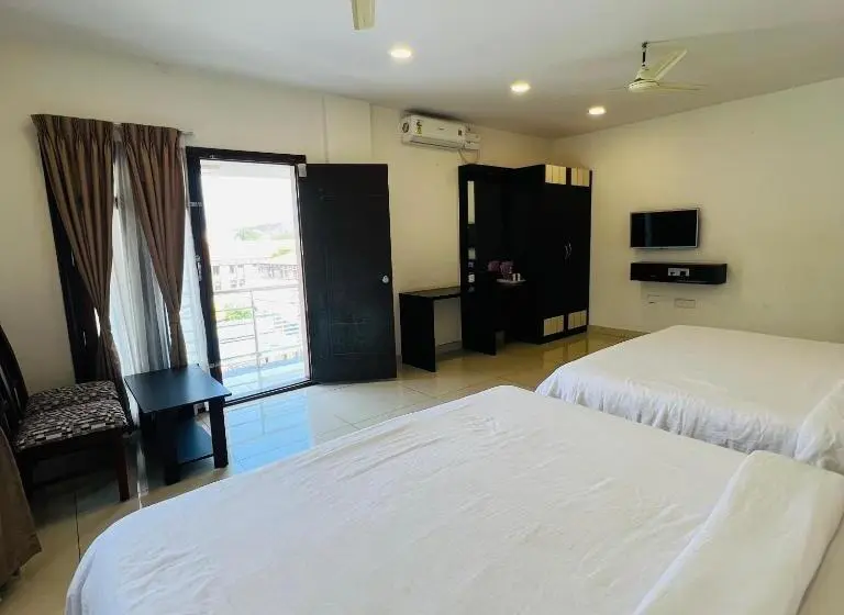 Deluxe Neljän Hengen Huone, Sdk Residency