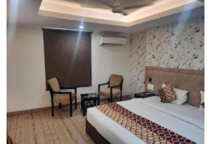 غرفة ديلوكس سرير كينج, Sharon Residency Madhya Pradesh