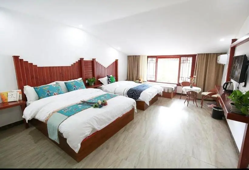 Perhehuone, Time Away Inn