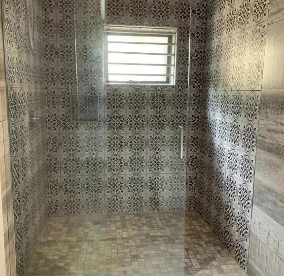 חדר סטנדרט לארבעה, The Miller Place