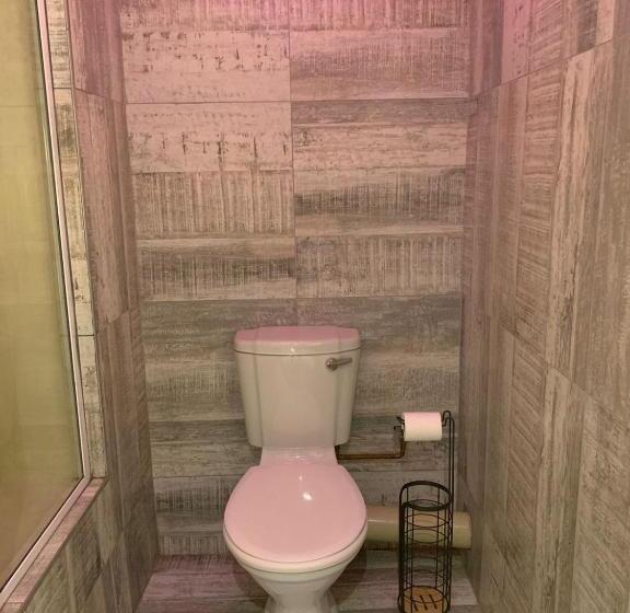 חדר סטנדרט לארבעה, The Miller Place