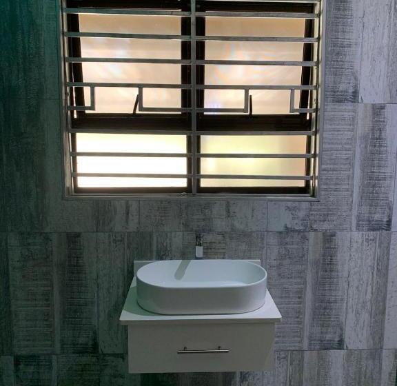 חדר סטנדרט לארבעה, The Miller Place