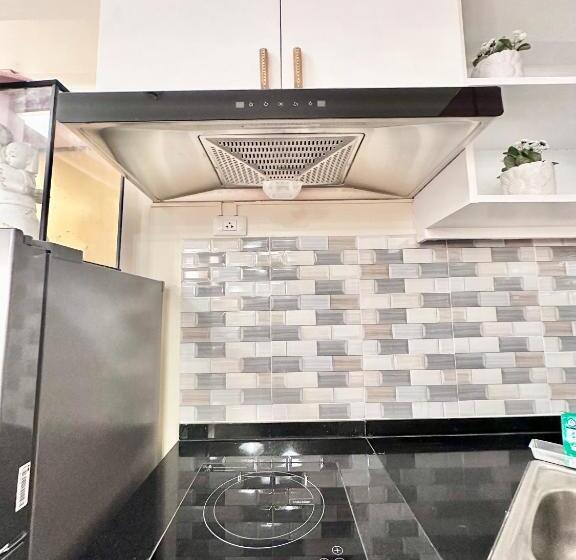 Студио Стандарт Вид на Бассейн, Doms Ryokan In Avida Aspira With Wifi And Netflix
