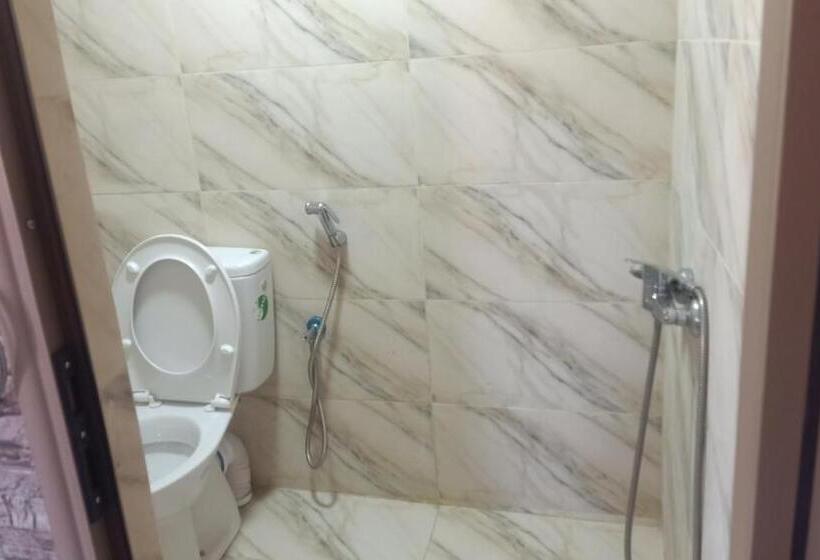 חדר סטנדרט לשלושה, Hôtel Hicham