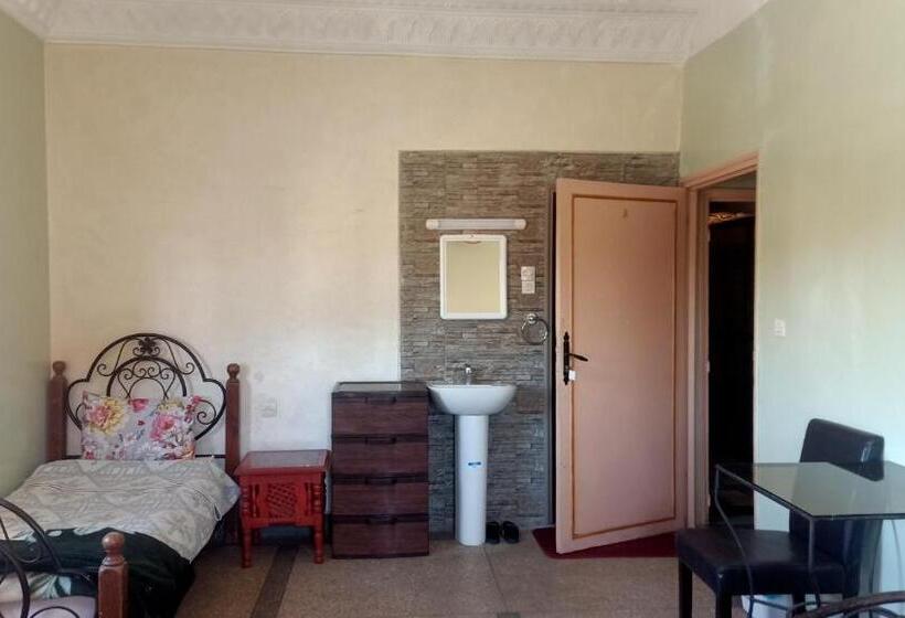 חדר סטנדרט לארבעה, Hôtel Hicham