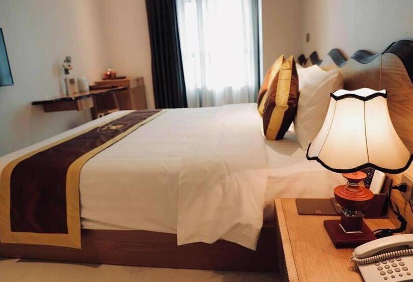 اتاق استاندارد سه نفره, Khách Sạn Quốc Tế Hilton